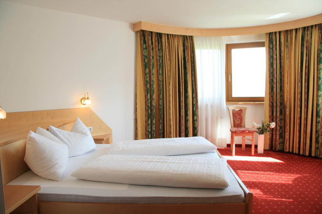 Bed & Breakfast Untermuellerhof Maranza Chambre photo